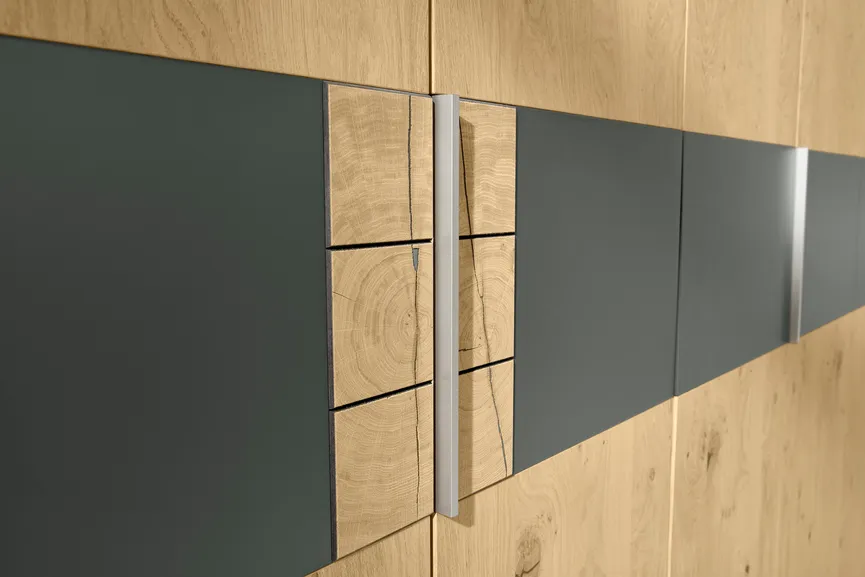 Drehtürenschrank 6-trg. detail