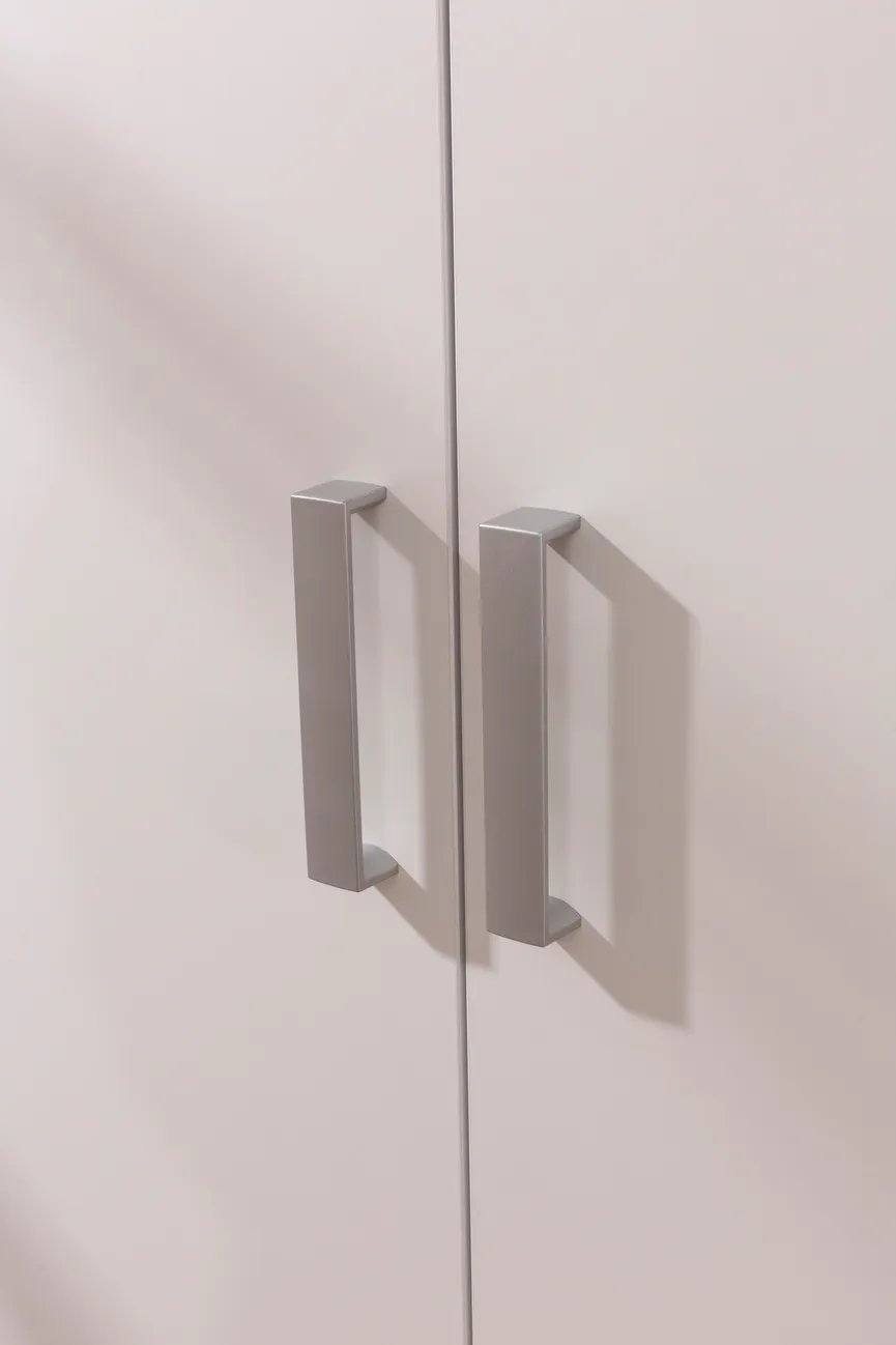 Kleiderschrank 3-trg. detail