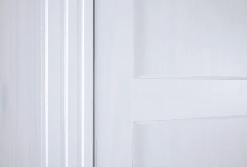 Kleiderschrank 3-trg. detail