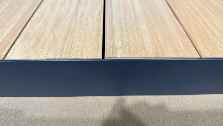 ** Luca Tisch P 160 detail