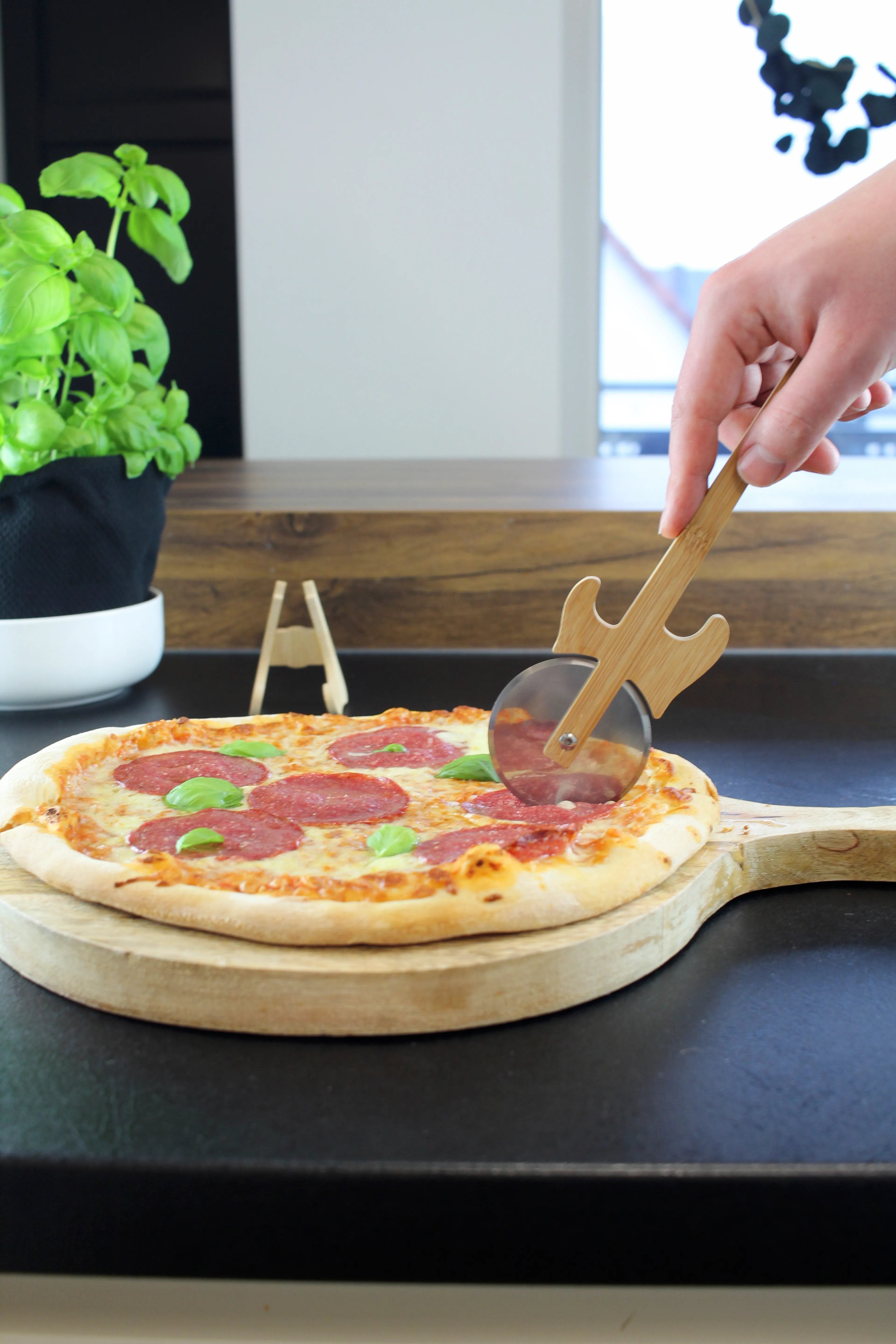 Pizzaschneider Gitarre
