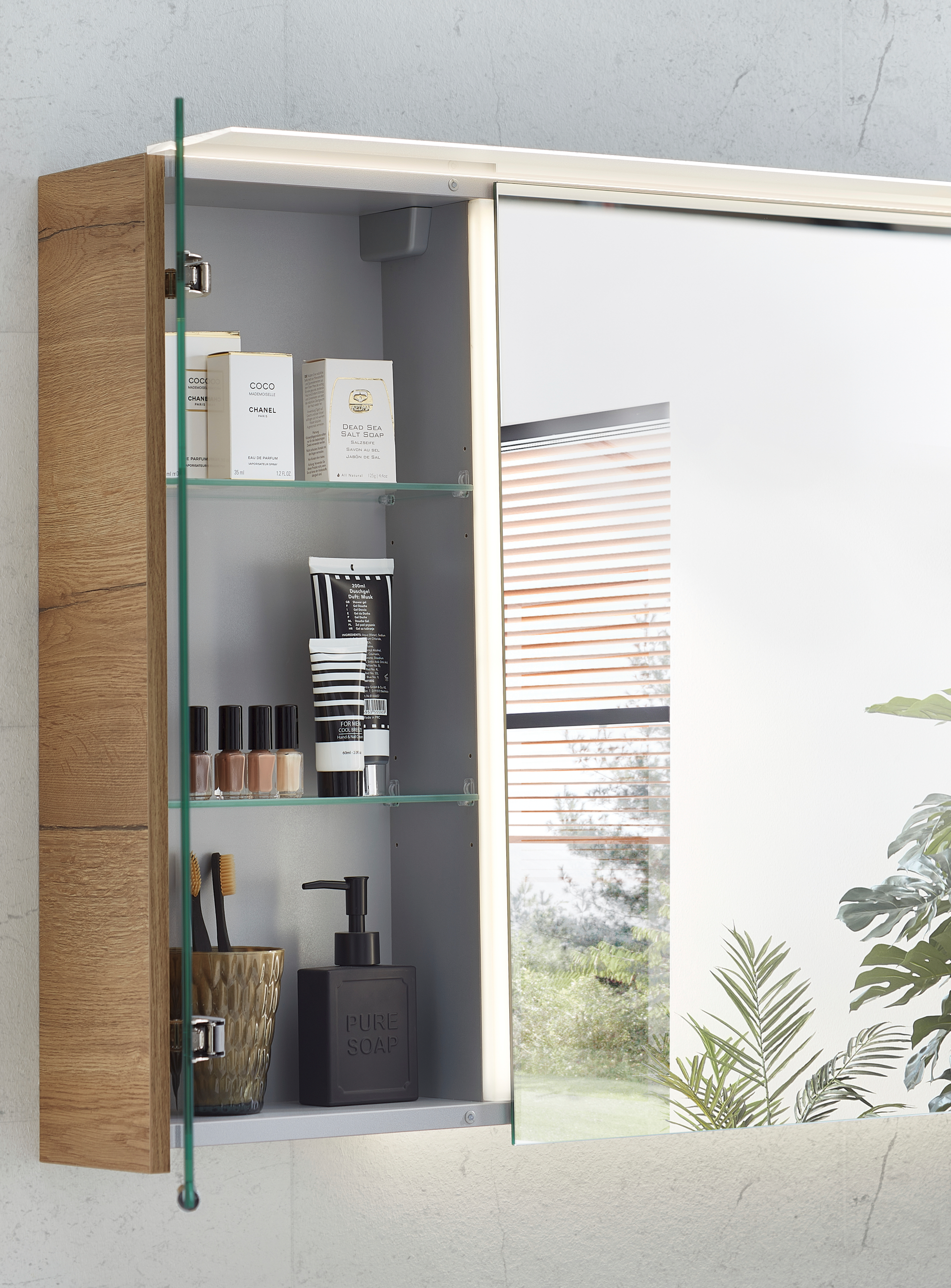 *Spiegelschrank detail