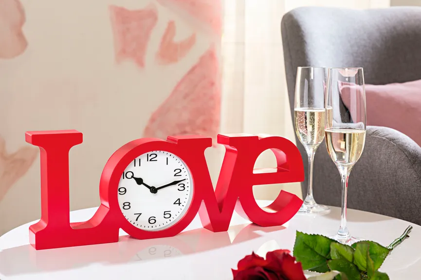 Quarztischuhr "Love" milieu