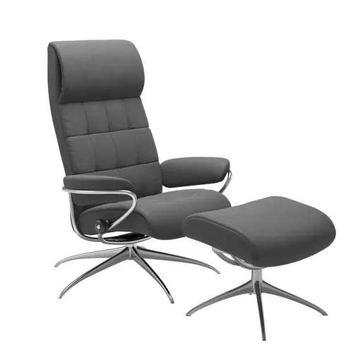 Sessel mit Hocker