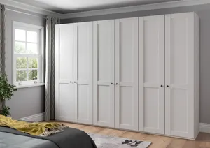 Kleiderschrank