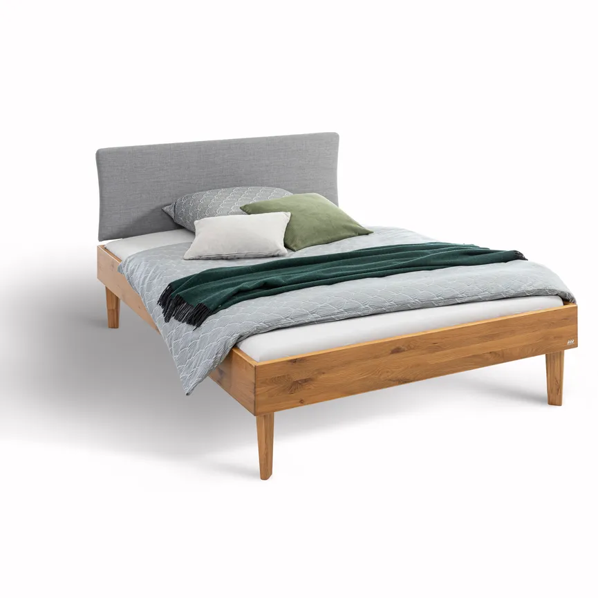 Massivholzbett hauptaufnahme