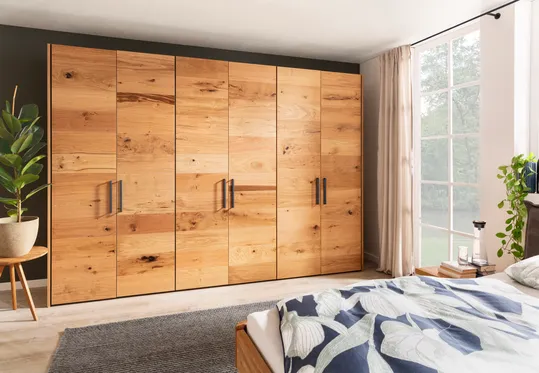 Kleiderschrank