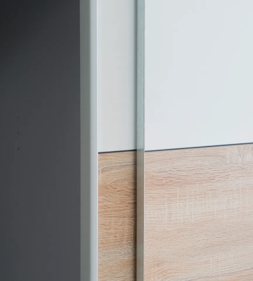 Schwebe-/Drehtürenschrank detail