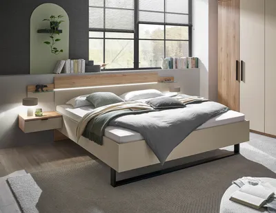 Bett mit Nachttischen