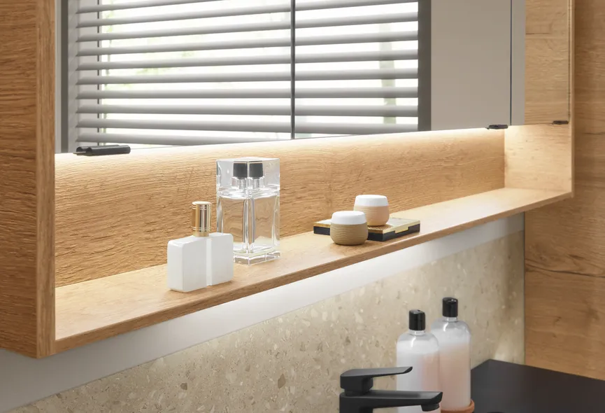 *Spiegelschrank inkl. Beleucht detail