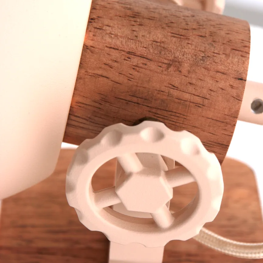 Strahler "Gearwood" detail