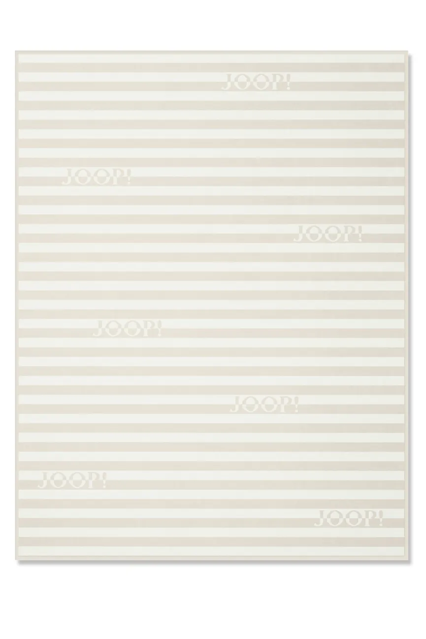 Out-Plaid Essence detail