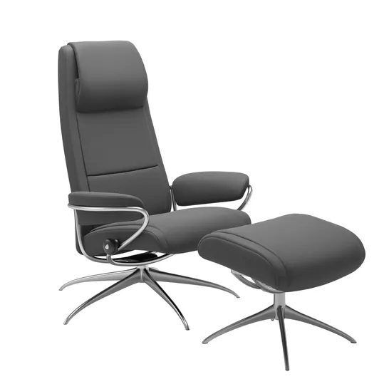 Sessel mit Hocker