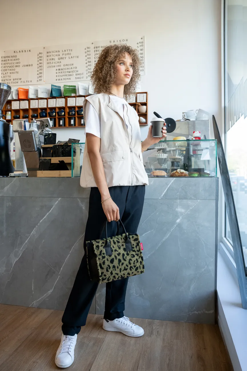 Daily Shopper milieu