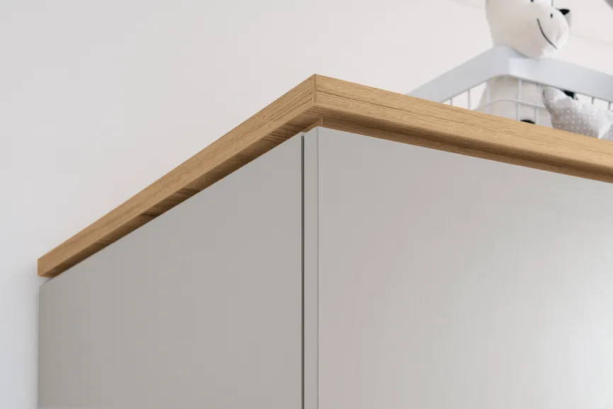 Kleiderschrank 3-trg. detail