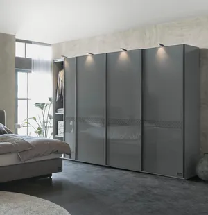 Schwebetürenschrank