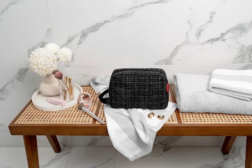 Cosmeticpouch "bouclé black" M milieu