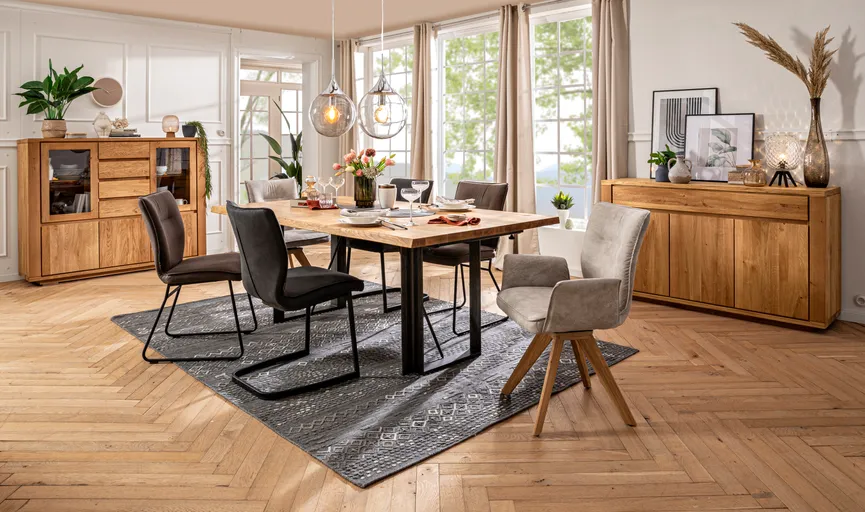 Design-Stuhl mit Kufengestell milieu