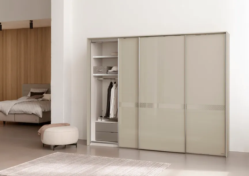 Schwebetürenschrank milieu