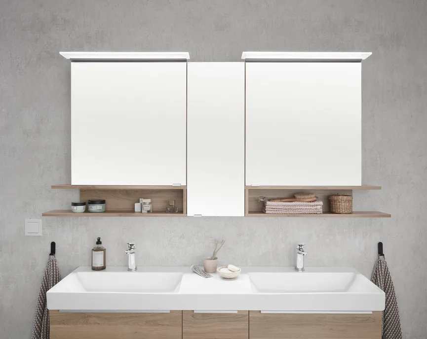 *Spiegelschrank mit LED detail