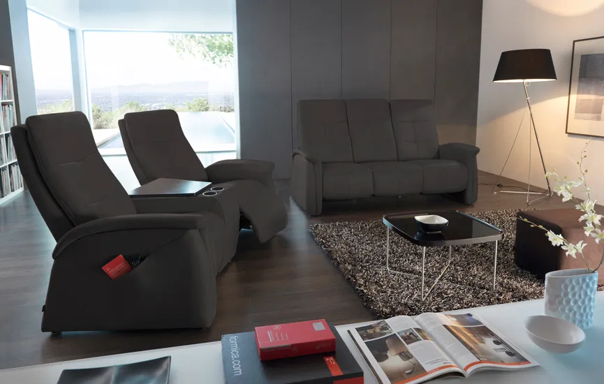 Rundsofa mit Zwischentisch milieu