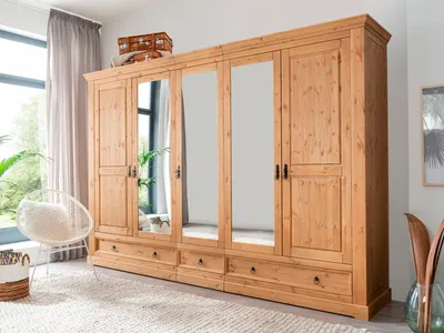 Kleiderschrank