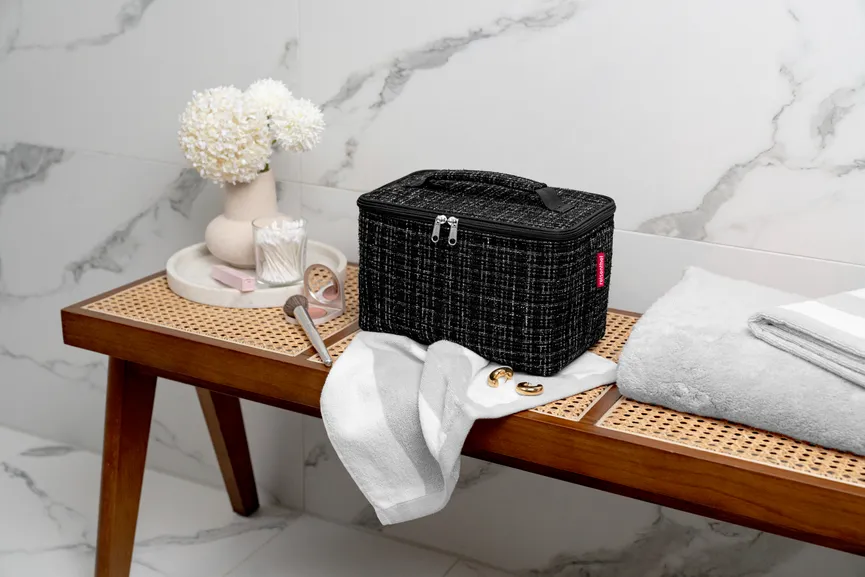 Cosmetic Case "bouclé black" milieu