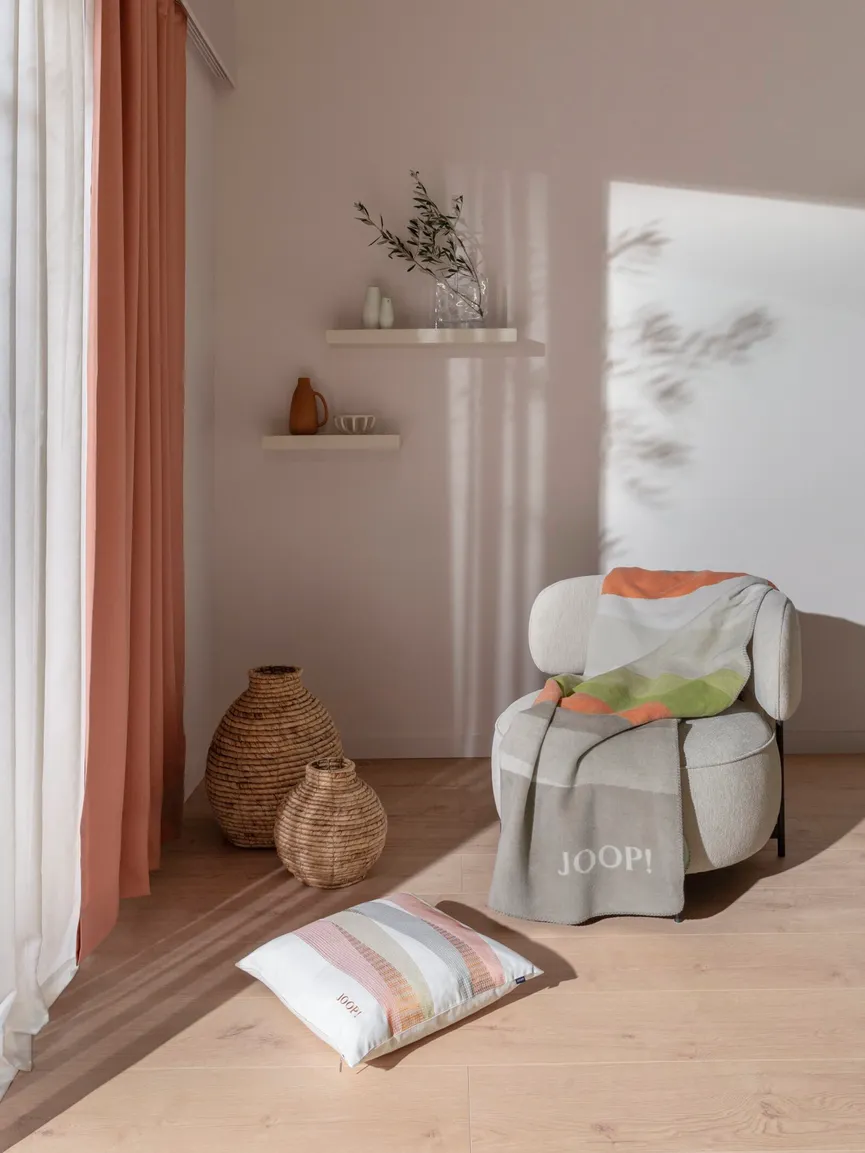 Dekoschal J!Essential milieu