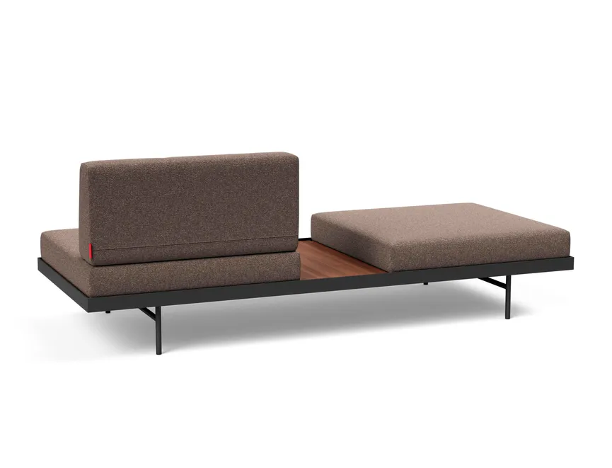 Sofa mit Walnusstisch detail