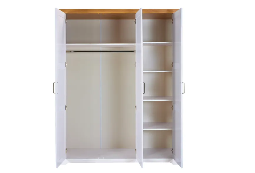 Kleiderschrank 3-trg. detail