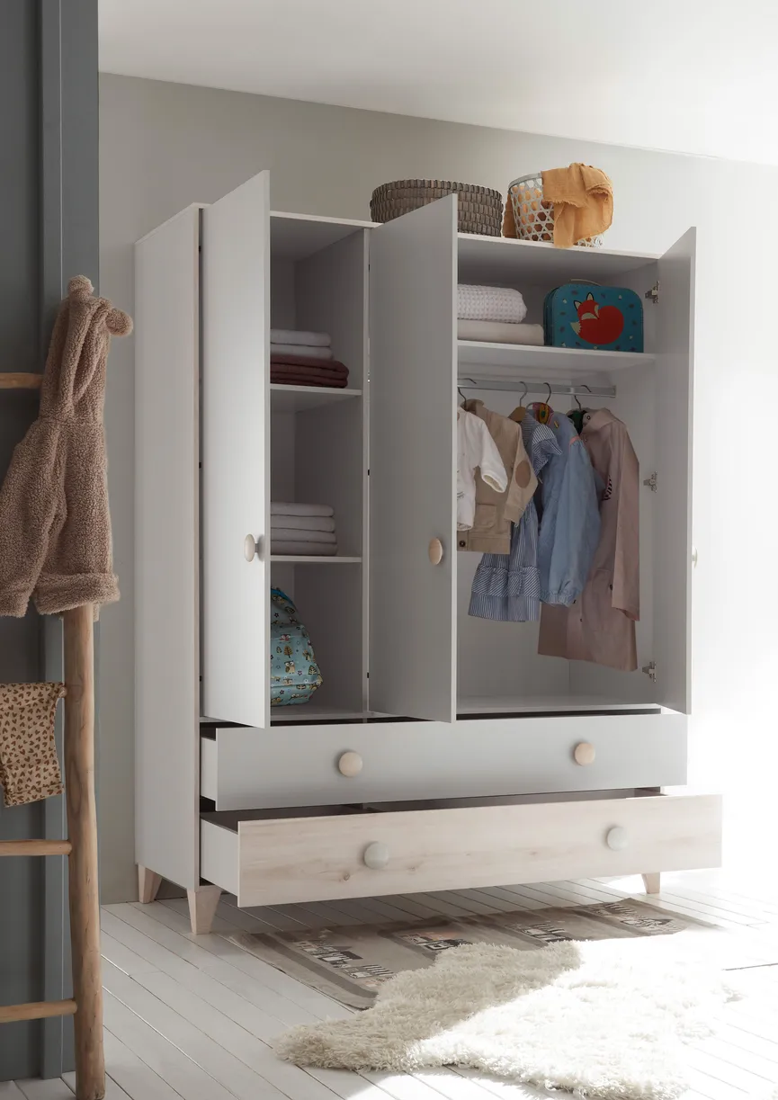 Kleiderschrank 3-trg. detail