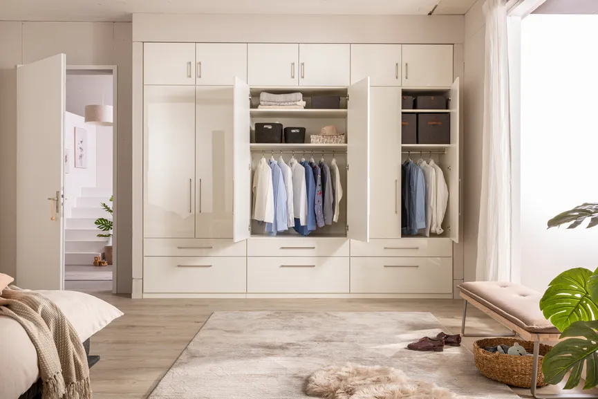 Drehtürenschrank 6-trg. detail