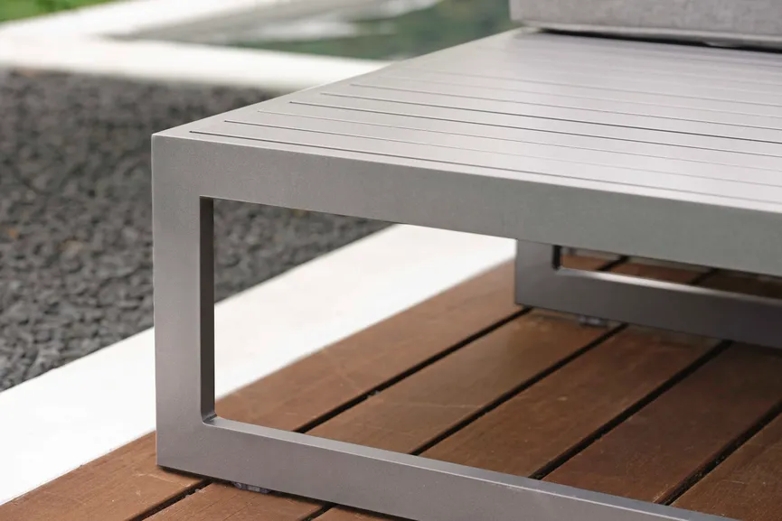 Dining Bank/Liege detail