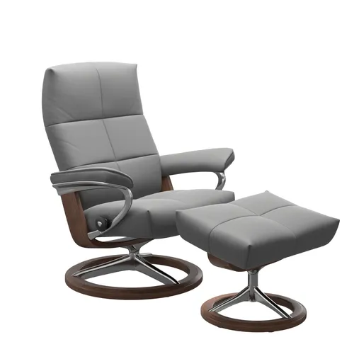 Sessel mit Hocker