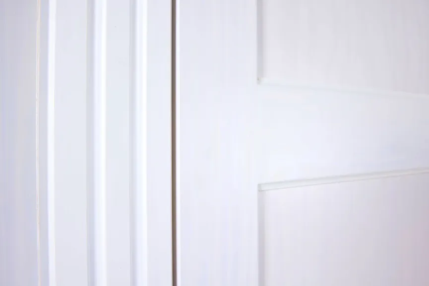 Kleiderschrank 4-trg. detail