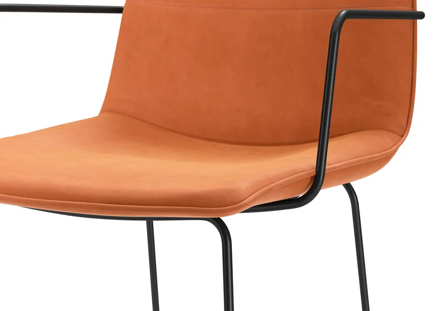 Stuhl mit Armlehnen STU-AT 117 detail