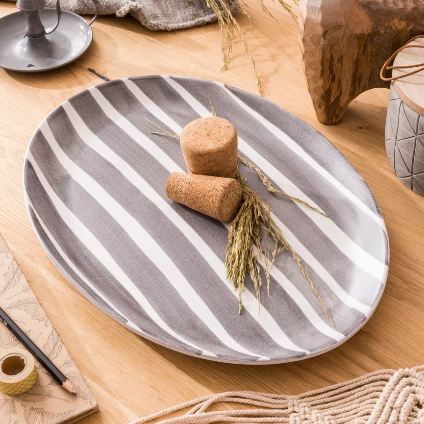Platte weiß mit Streifen oval milieu