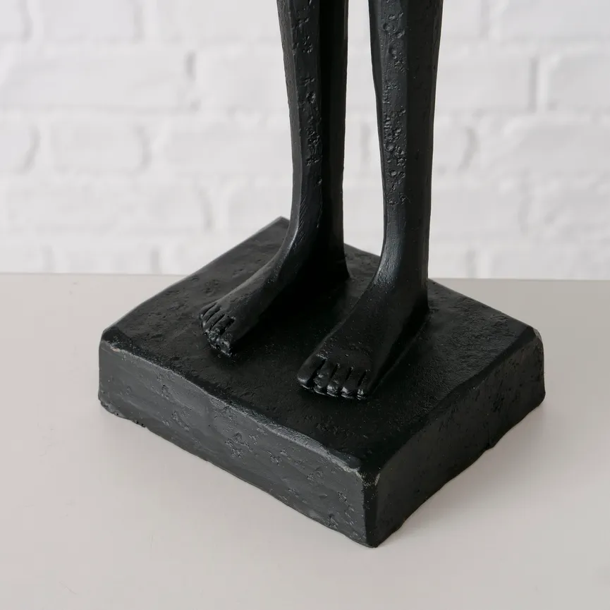 Figur "Clemont" Frau schwarz detail