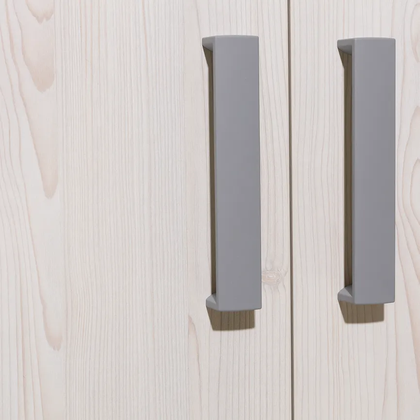 Kleiderschrank 3-trg. detail