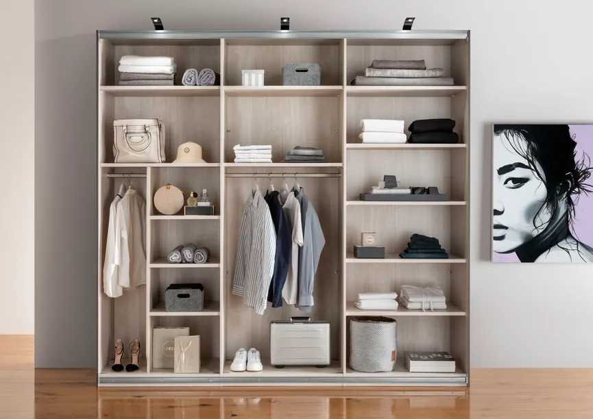 Schwebetürenschrank 3-trg. detail