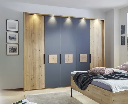 Kleiderschrank