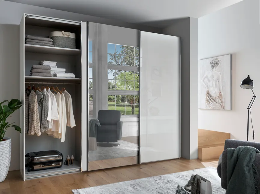 Schwebetürenschrank 3-trg. detail