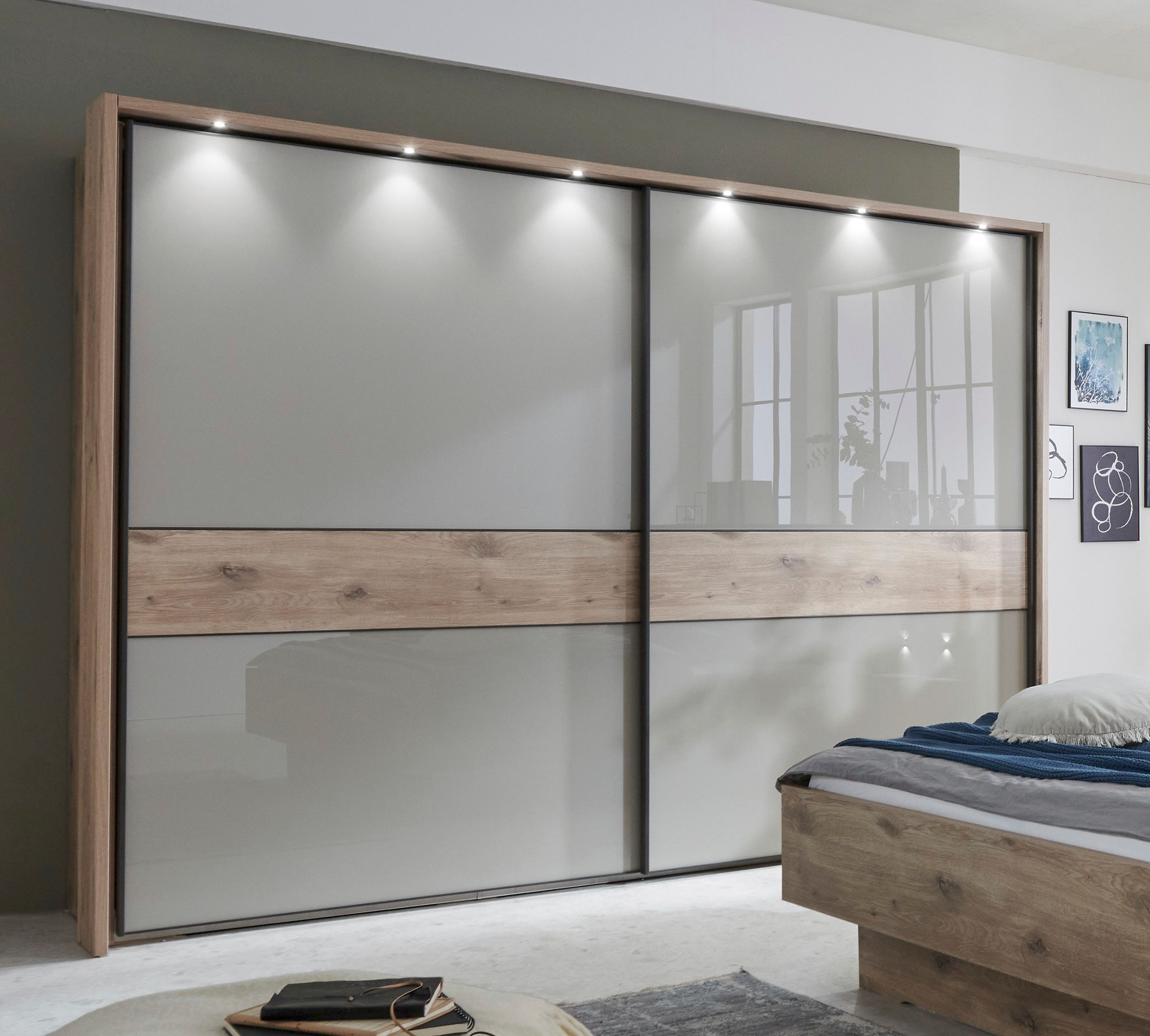 Schwebetürenschrank