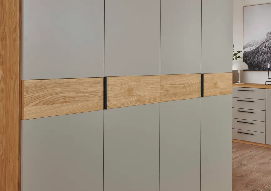 Drehtürenschrank 4-trg. detail