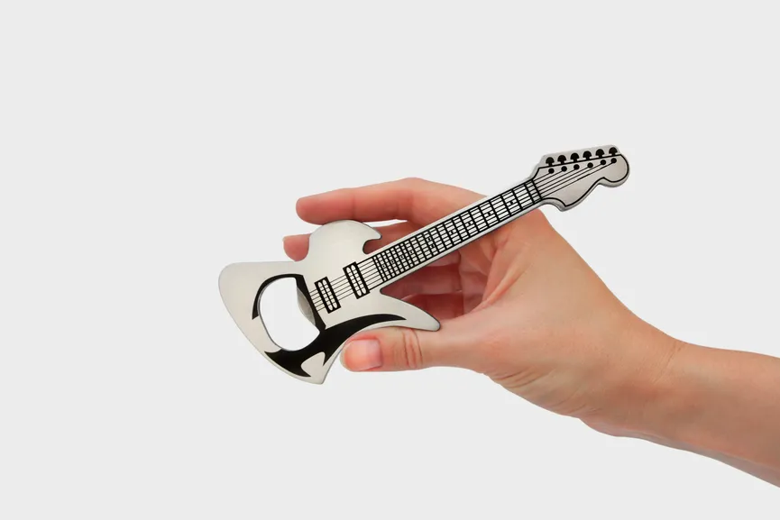 Flaschenöffner "Gitarre" detail