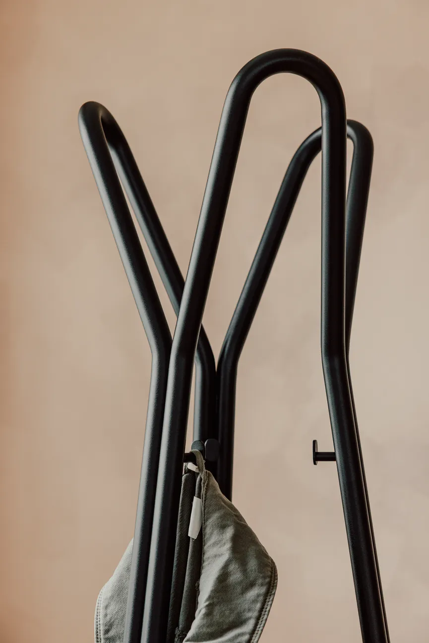Garderobenständer detail