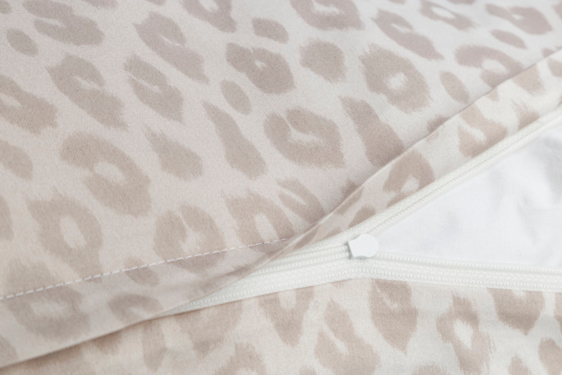 Satin-Bettw.JOOP! Leo 155x220 detail