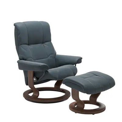 Sessel mit Hocker