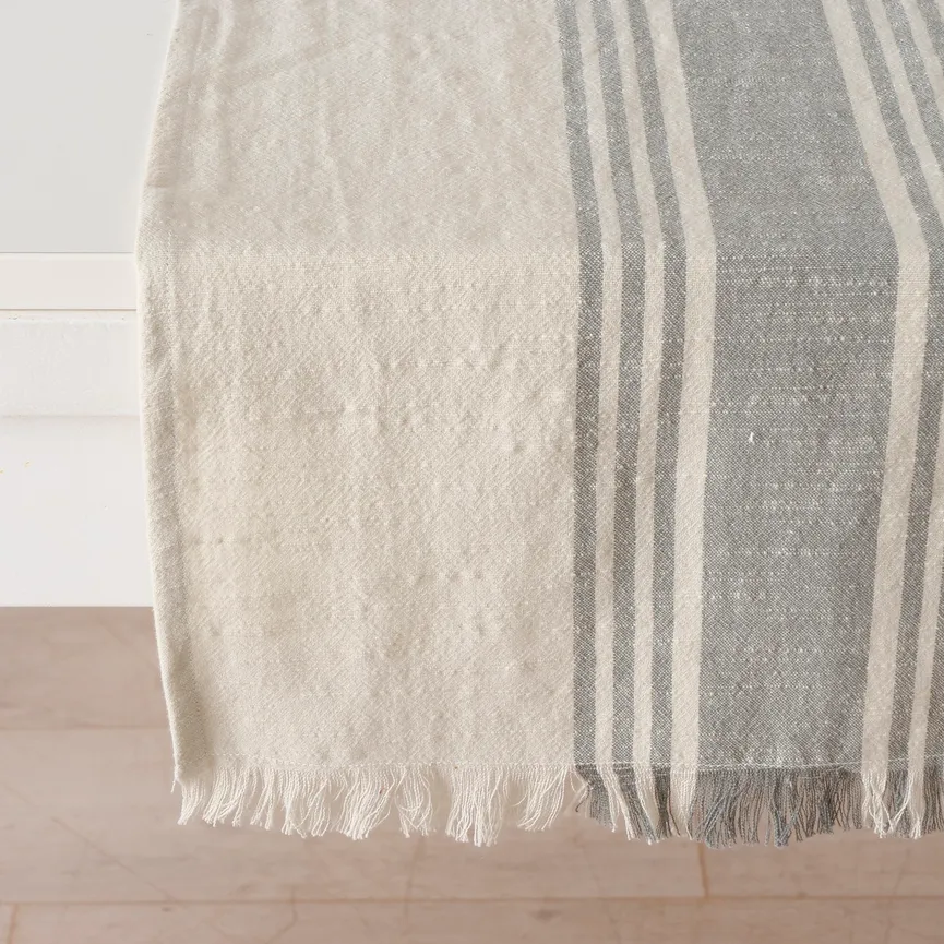 Tischläufer "Kaista" detail