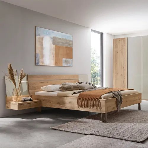 Bett mit Nachttischen